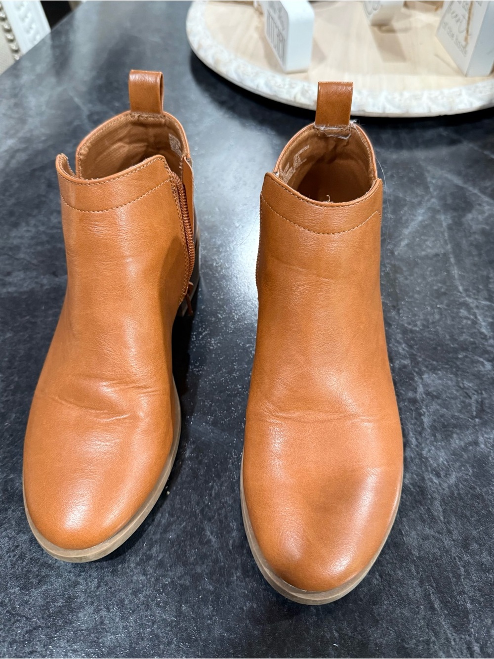 Girls size 4 Tan Leather Ankle Boots like new